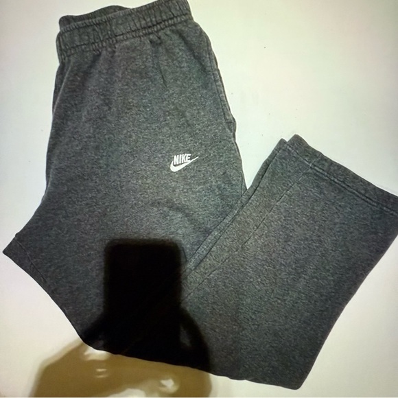 Mens Nike gray joggers with fleece fabric and elastic waist size 3X - Picture 1 of 2